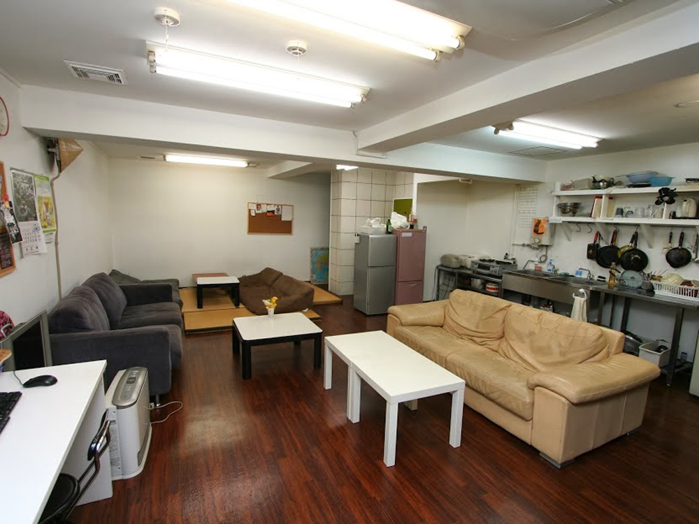 30-tatami-mat size living room.